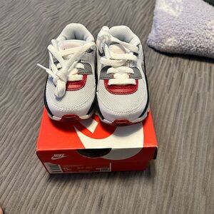 Brand new never worn toddler air max size 5